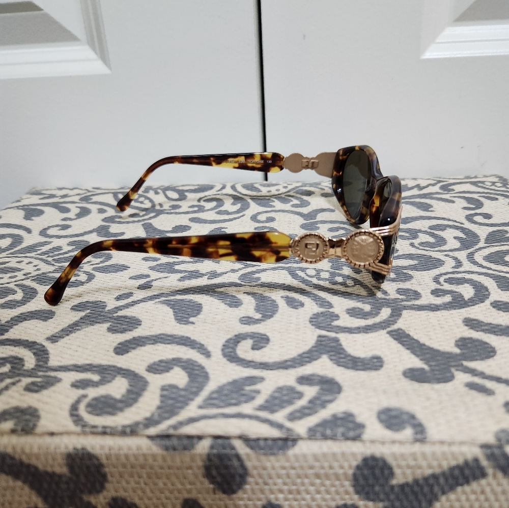 SOLD!!!!!Vintage FENDI Tortoise Sunglasses with Iconic Logo on Temple - Picture 7 of 10